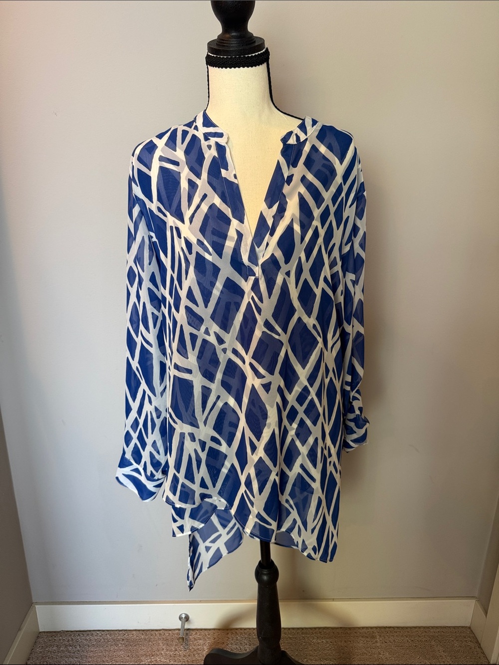 Peck & Peck Blue and White Graphic Swim Coverup Tunic